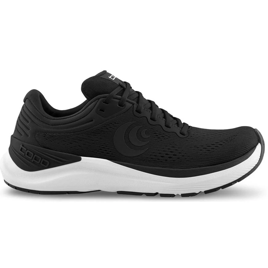 Women's Topo Athletic Ultrafly 4, Black/White, 6 B Medium